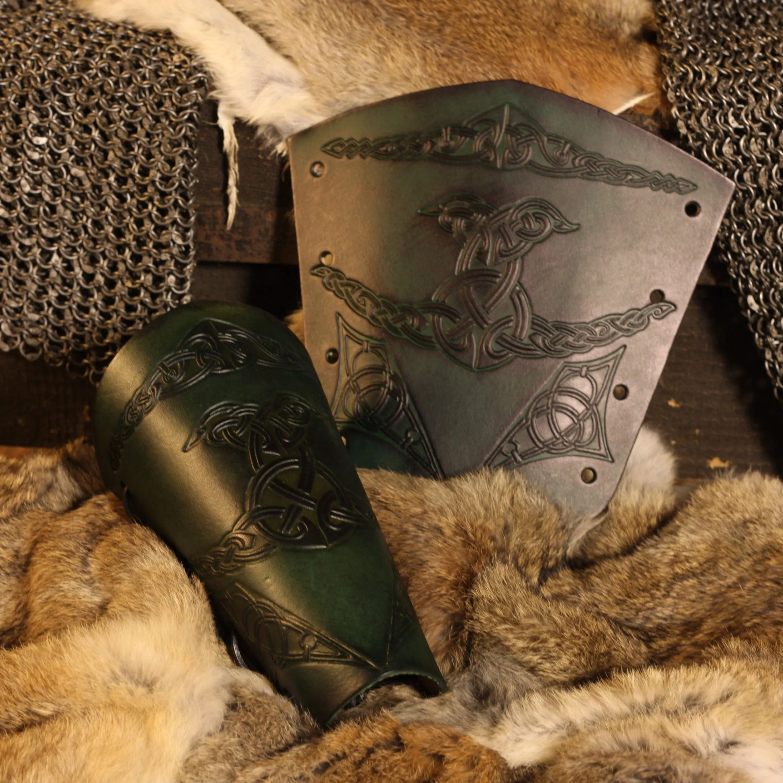 Leder-Armschienen mit Prägung