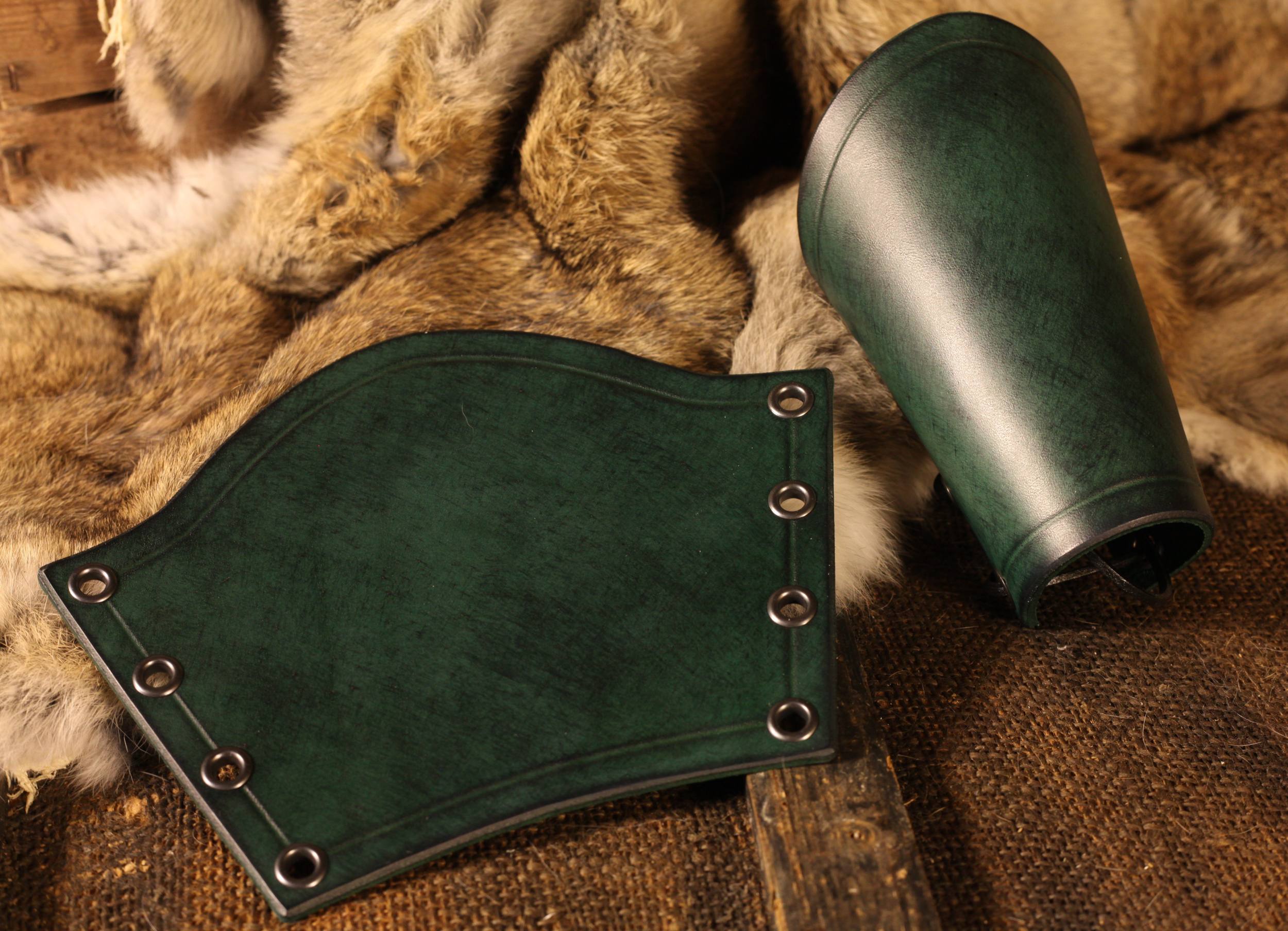 Kurze Lederarmschienen, geschnürt