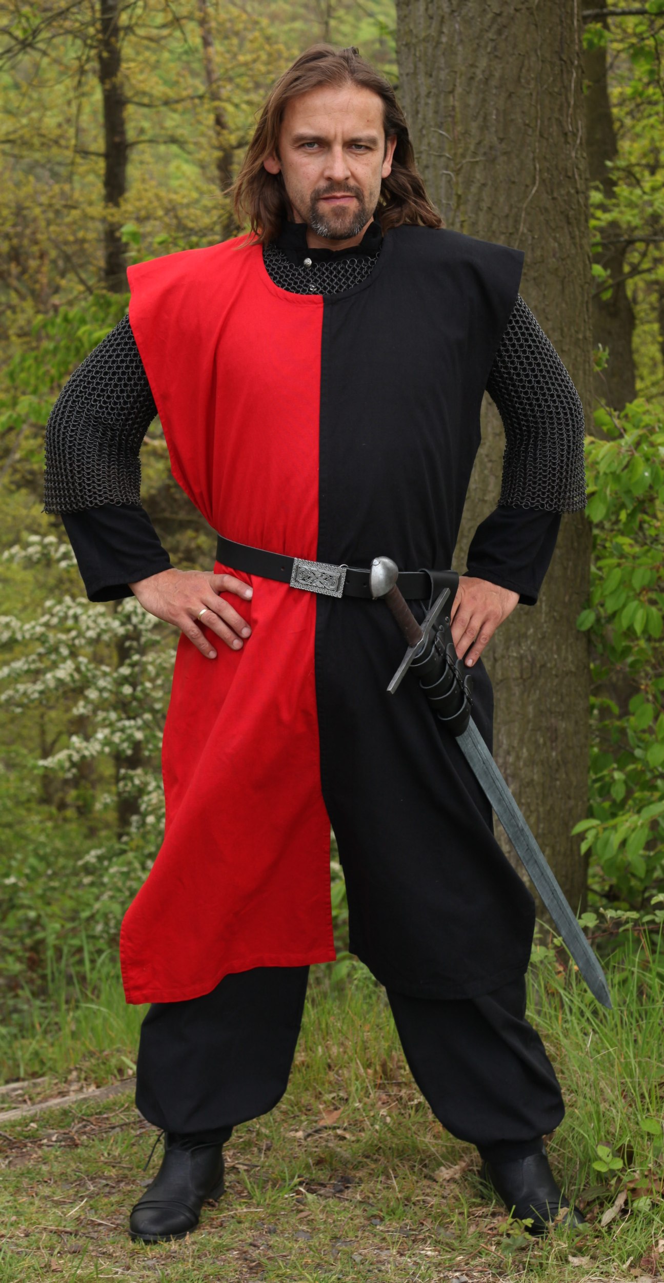 Waffenrock mittig geteilt