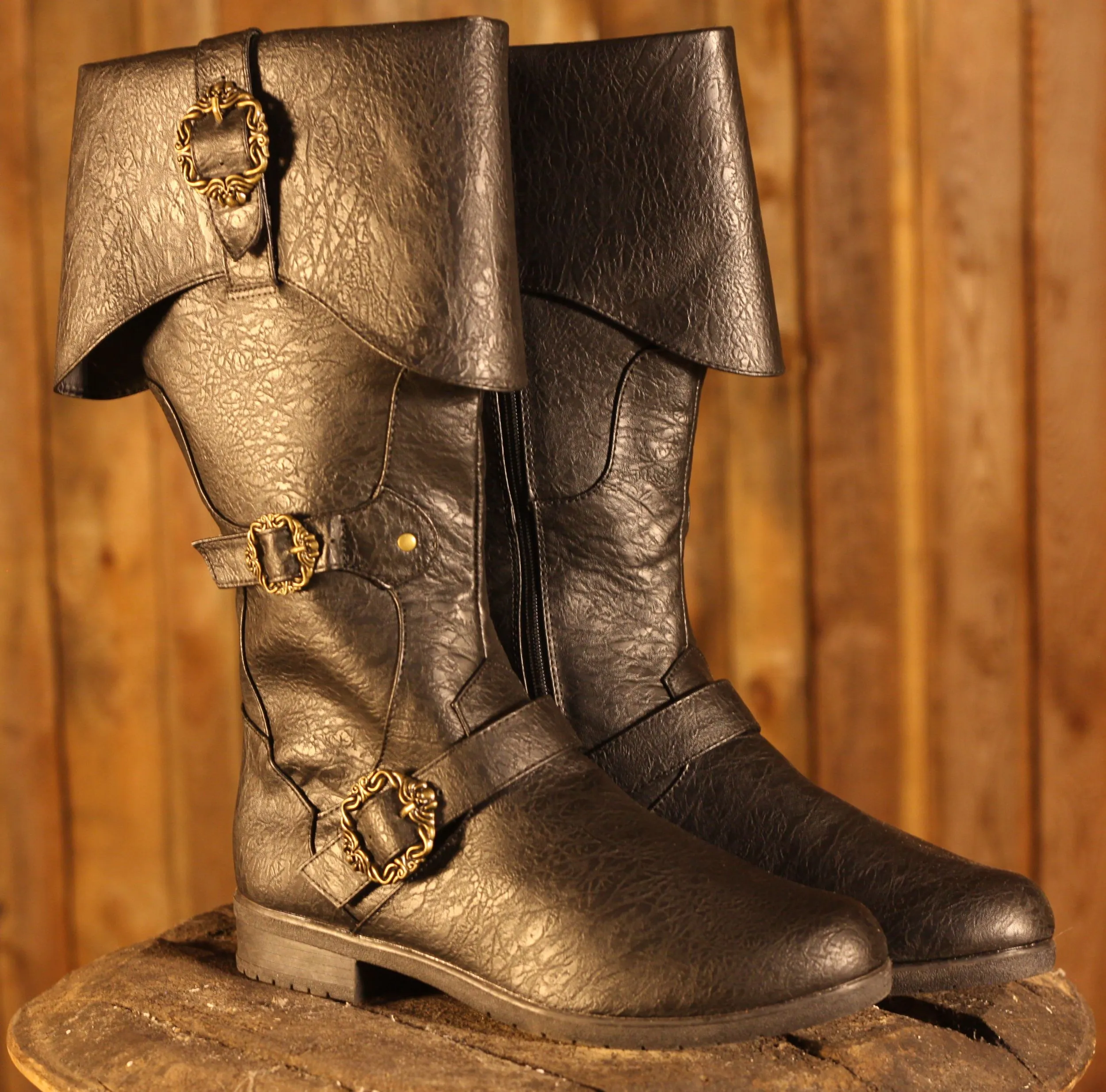 Schwarze Piratenstiefel