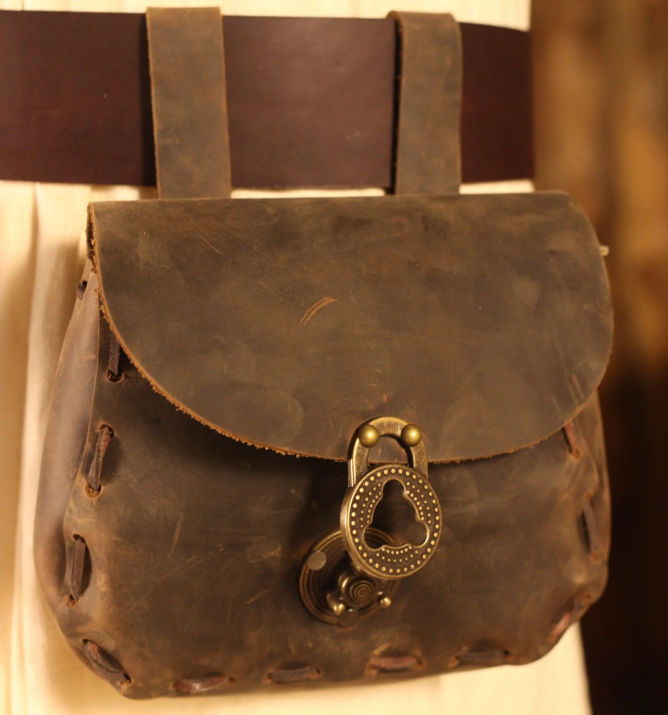 Mittelalterliche Tasche mit Drehverschluss