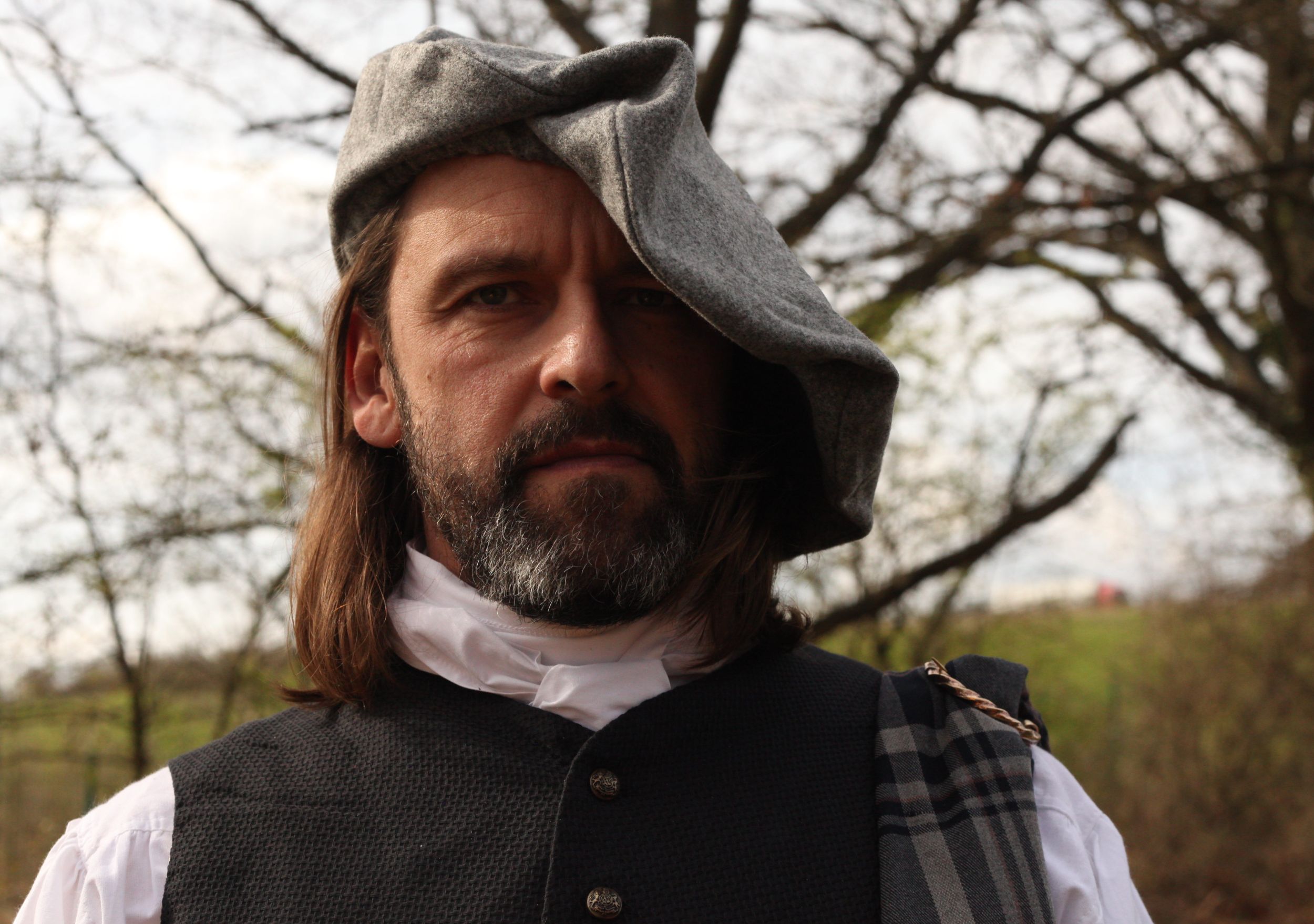 Graues Barett Dougal