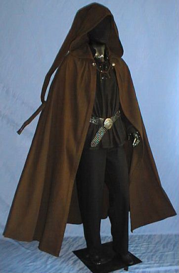 Umhang mit langer Kapuze