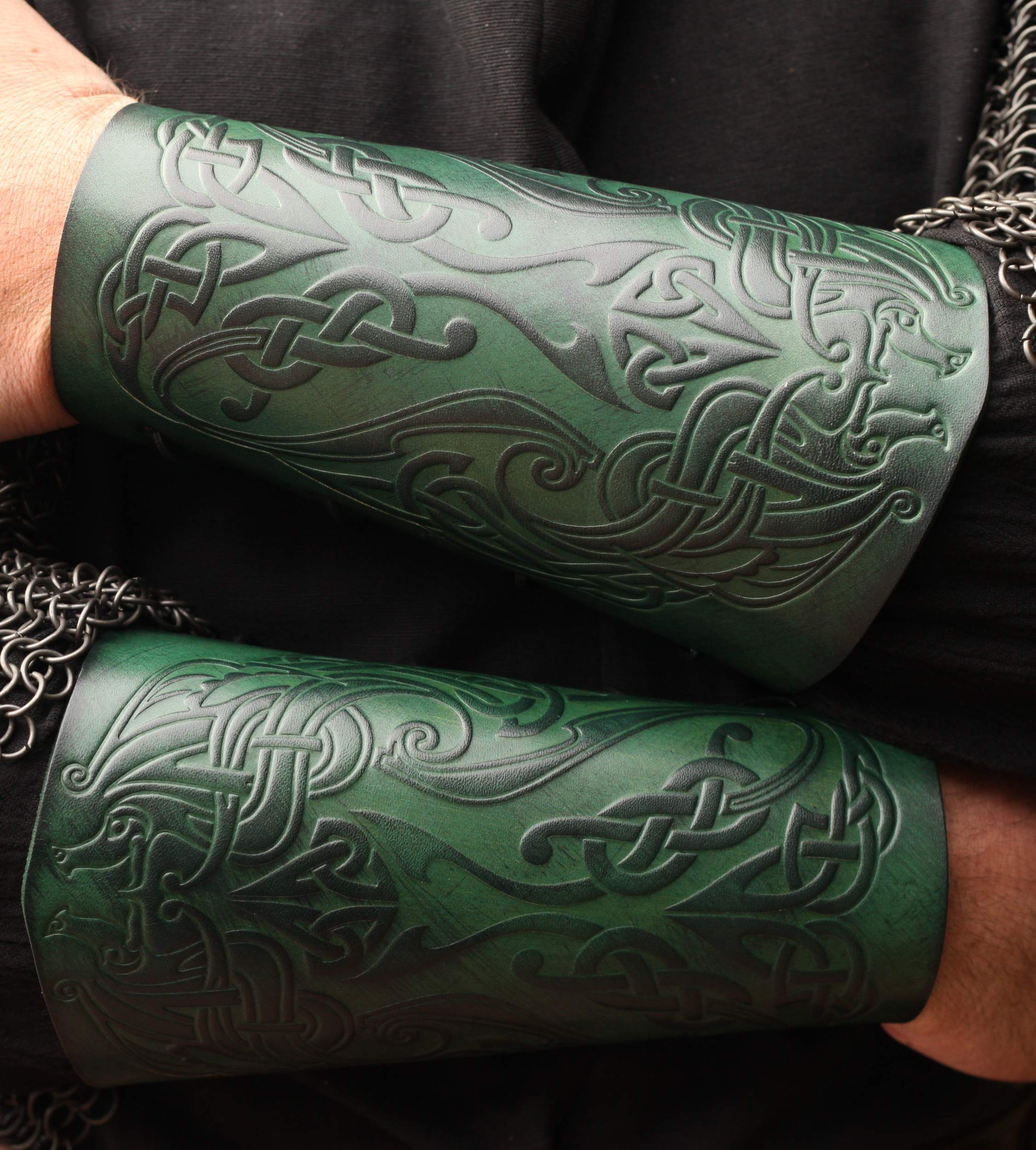 Leder-Armschienen Drachenprägung