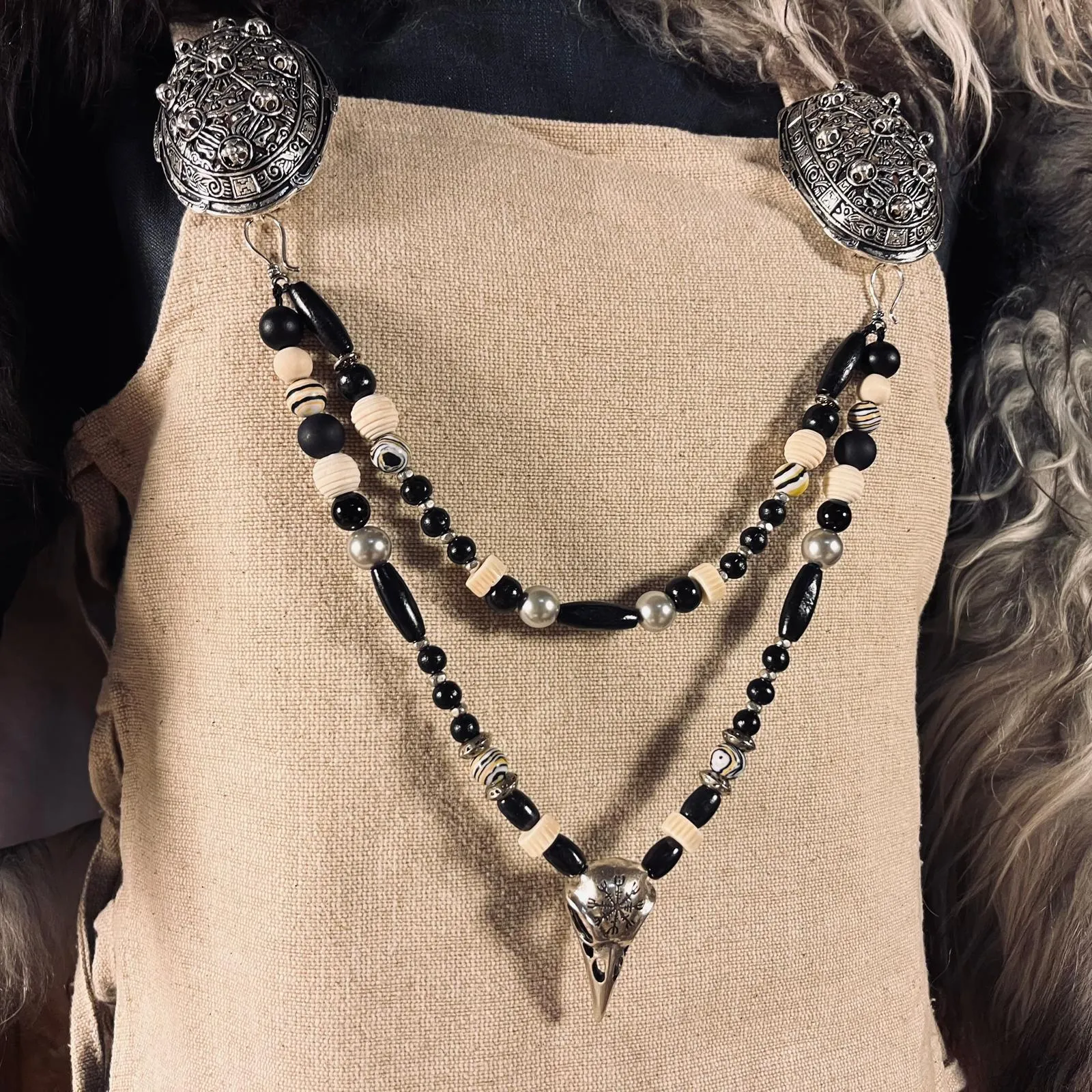 Fibelkette schwarz/silber mit Vogelschädel