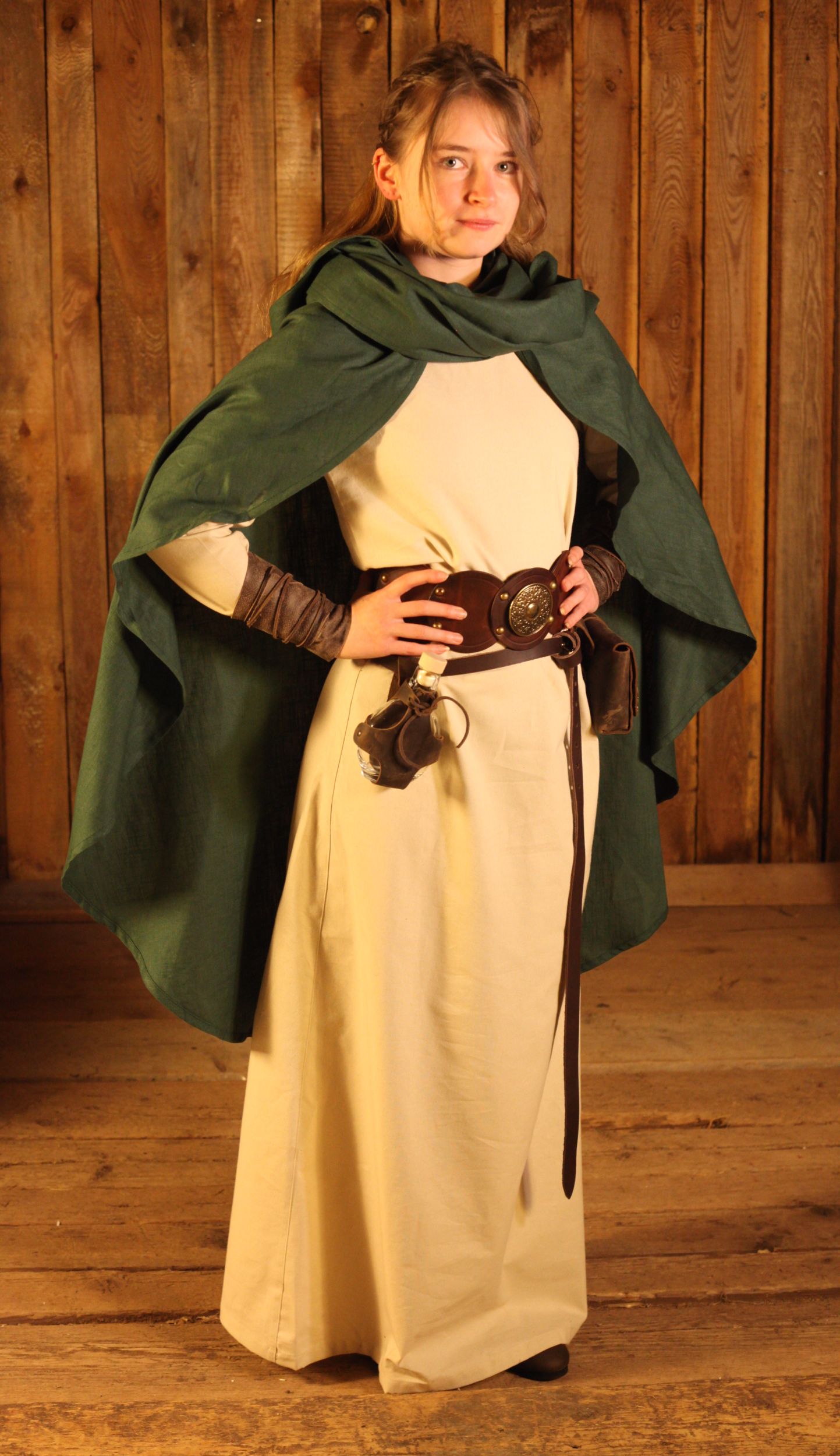 Mittelalterliches Gewandset für Frauen IV