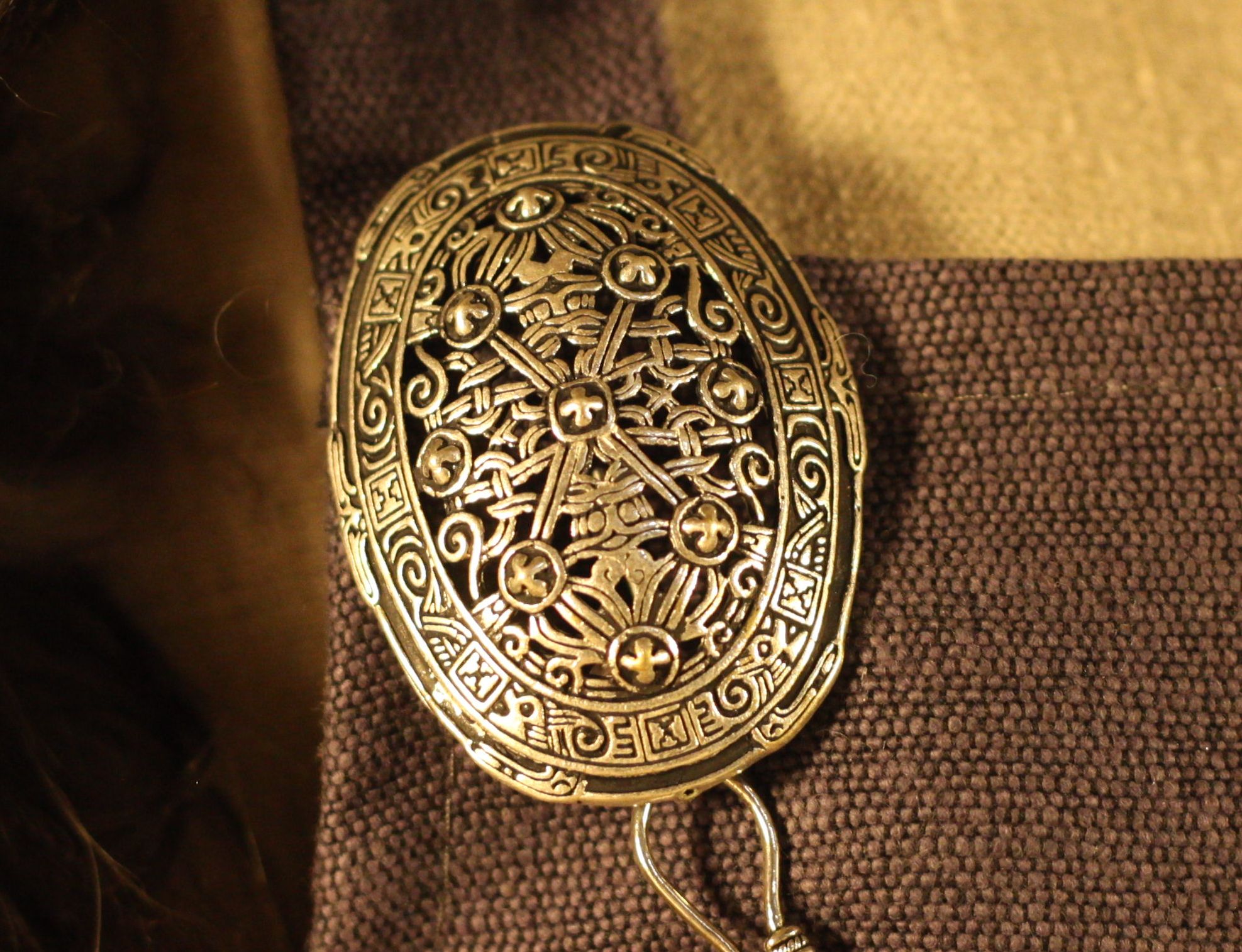 Versilberte Ovalfibel Wikinger Schalenfibel