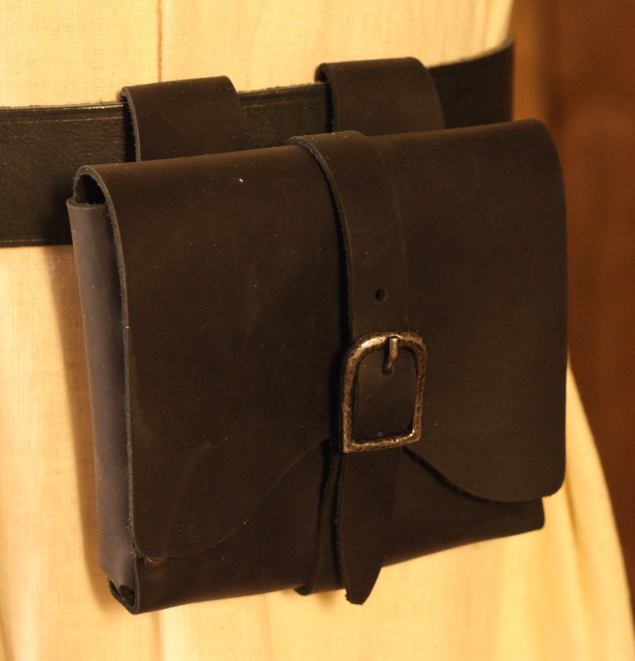 Kleine Gürteltasche aus Leder