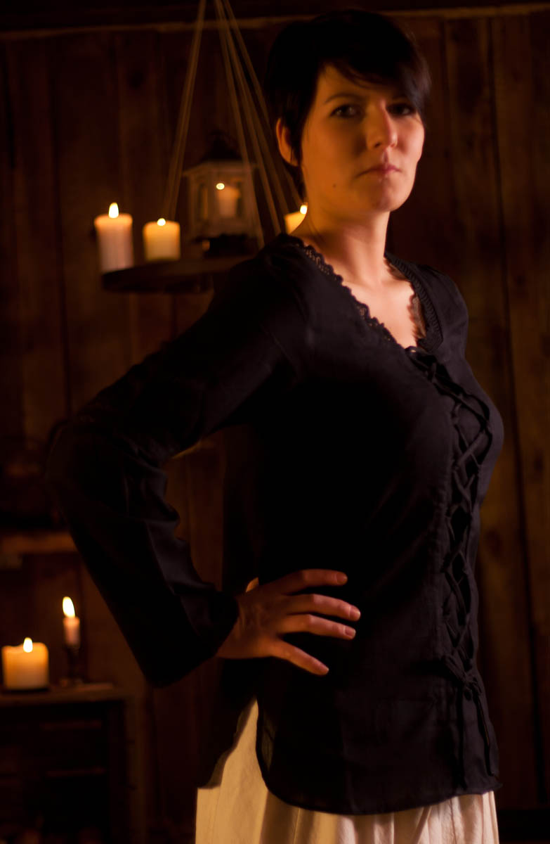 Mittelalterbluse mit Häkelspitze