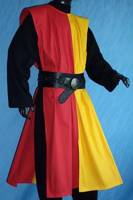 Waffenrock mittig geteilt