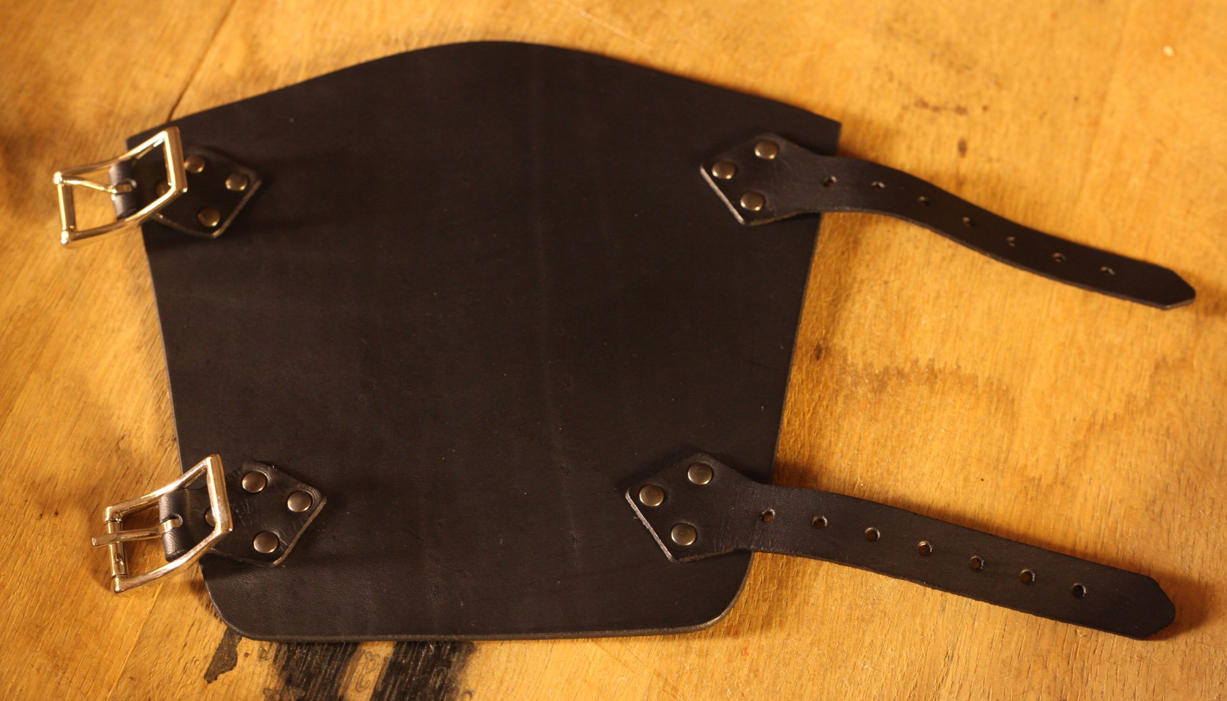 LARP Lederarmschienen mit Schnallen