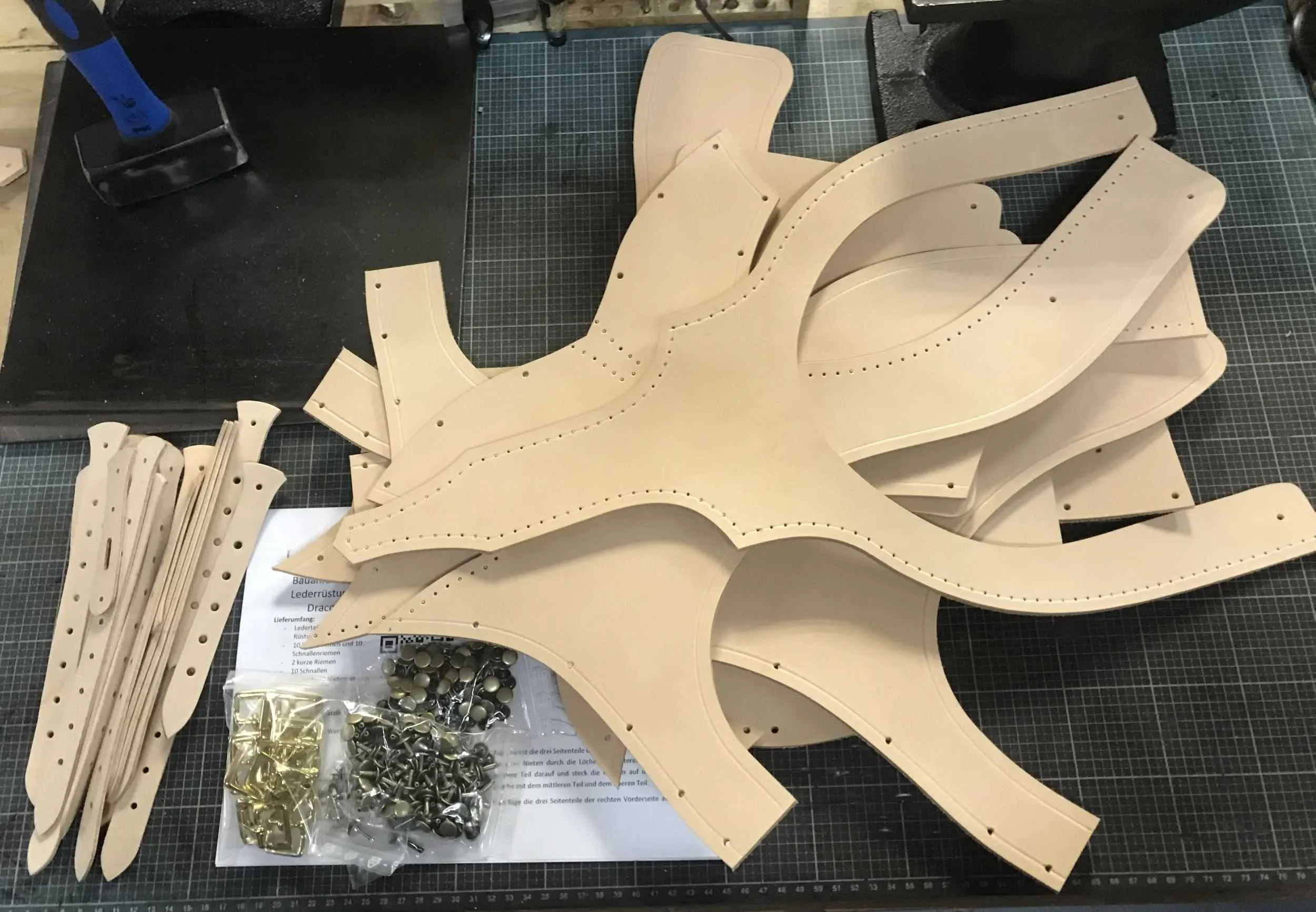 LARP Lederrüstung Draco Bausatz mit Handnaht