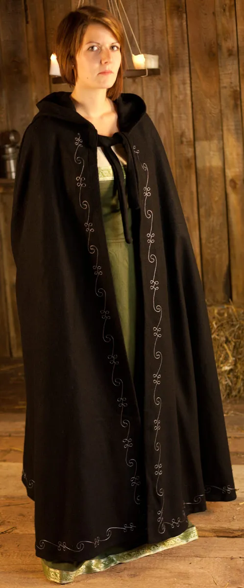 Umhang aus Wolle mit langer Kapuze und Stickerei