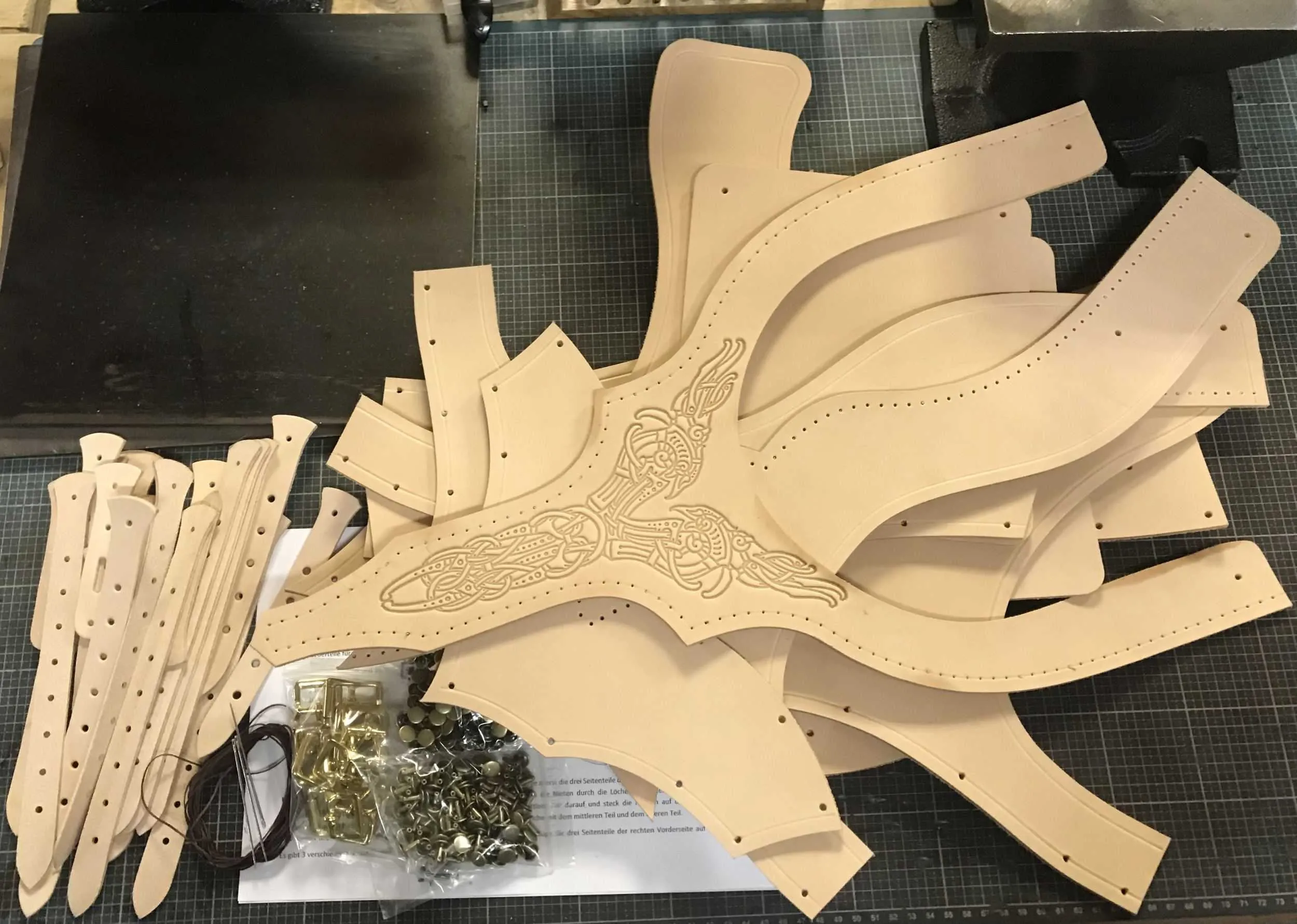 LARP Lederrüstung Draco Bausatz mit Handnaht