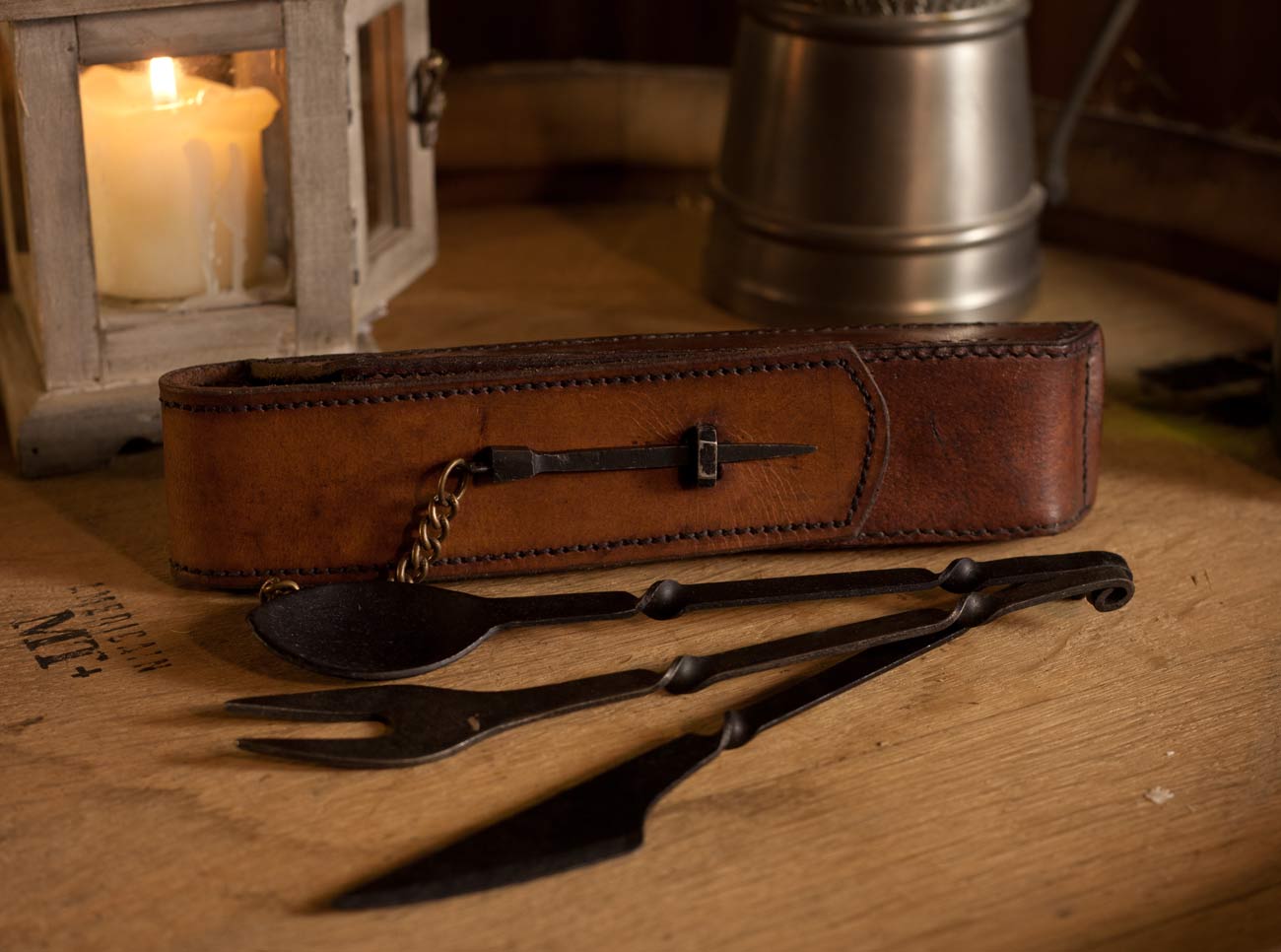 Mittelalterliches Besteck im Leder-Etui