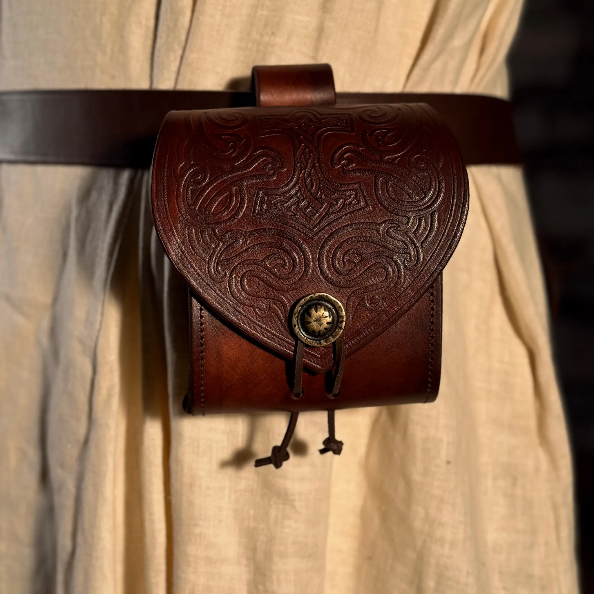 Gürteltasche aus Leder mit Thorshammer, braun