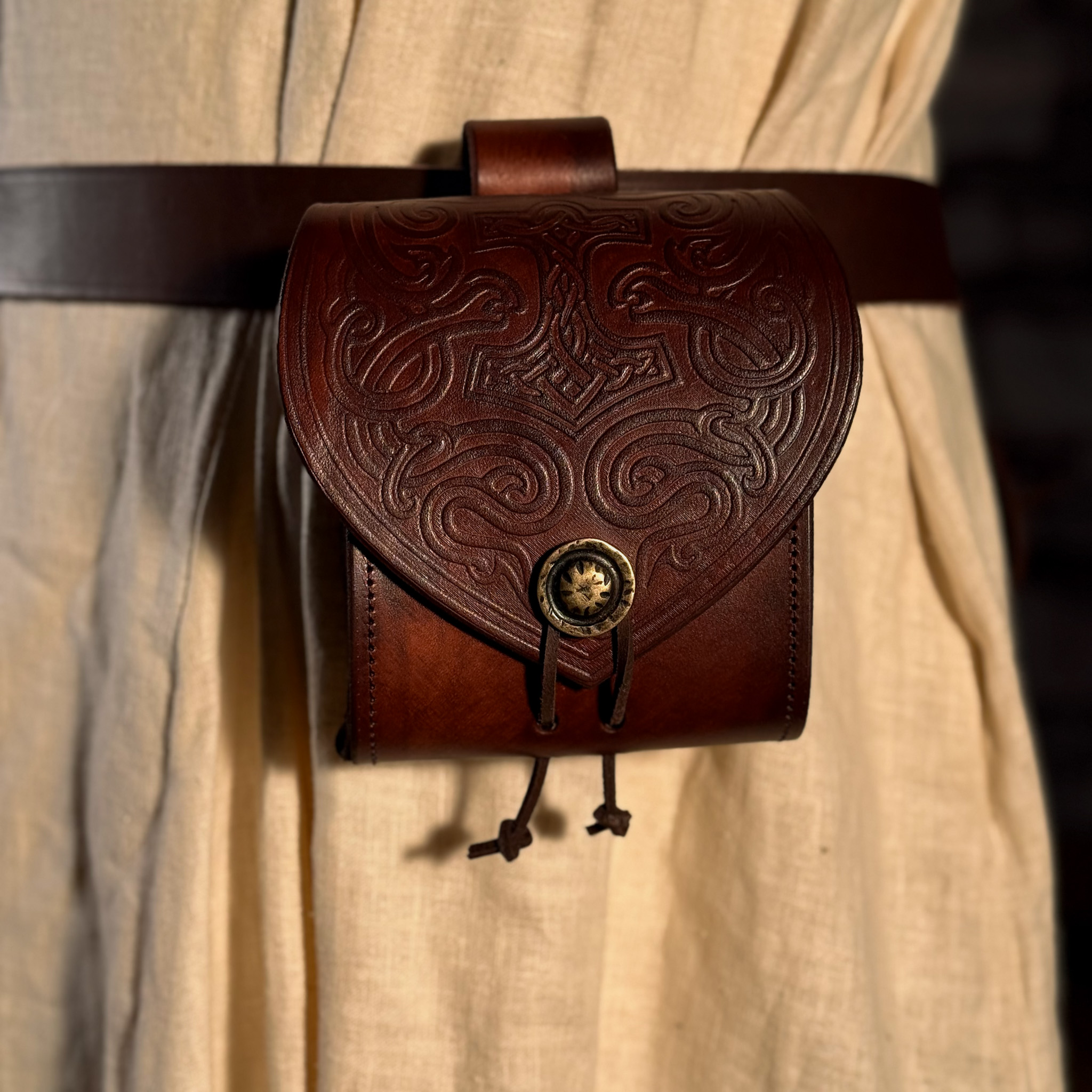 Gürteltasche aus Leder mit Thorshammer, braun