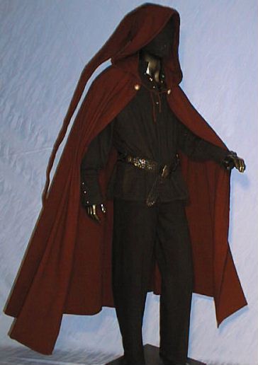 Umhang mit langer Kapuze