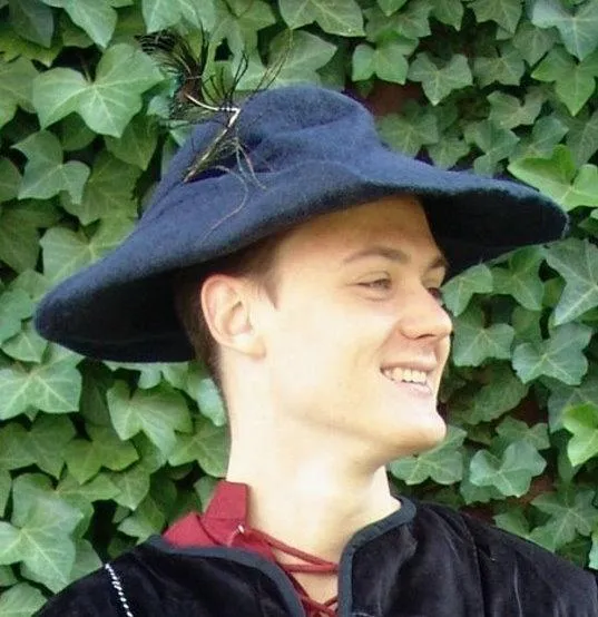 Filzhut mit Feder