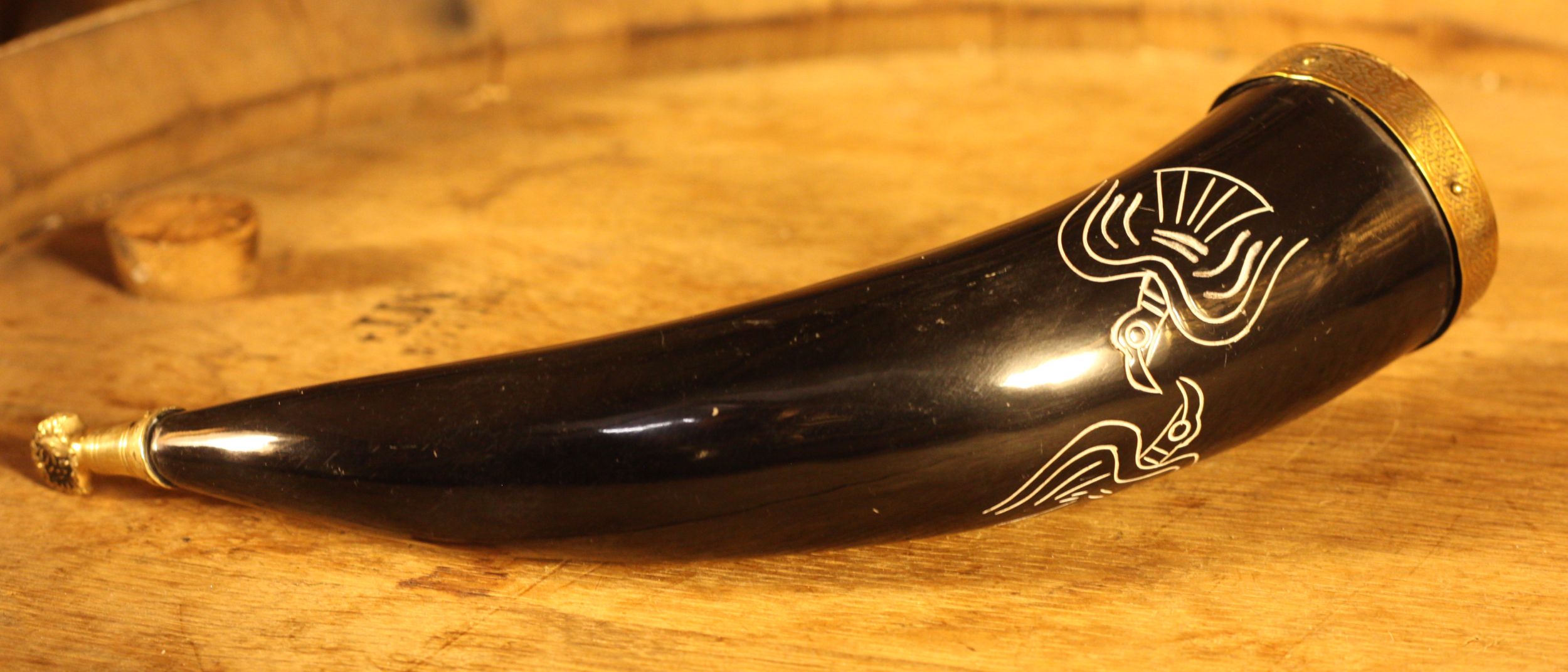 Mittelalterliches Trinkhorn Odins Raben