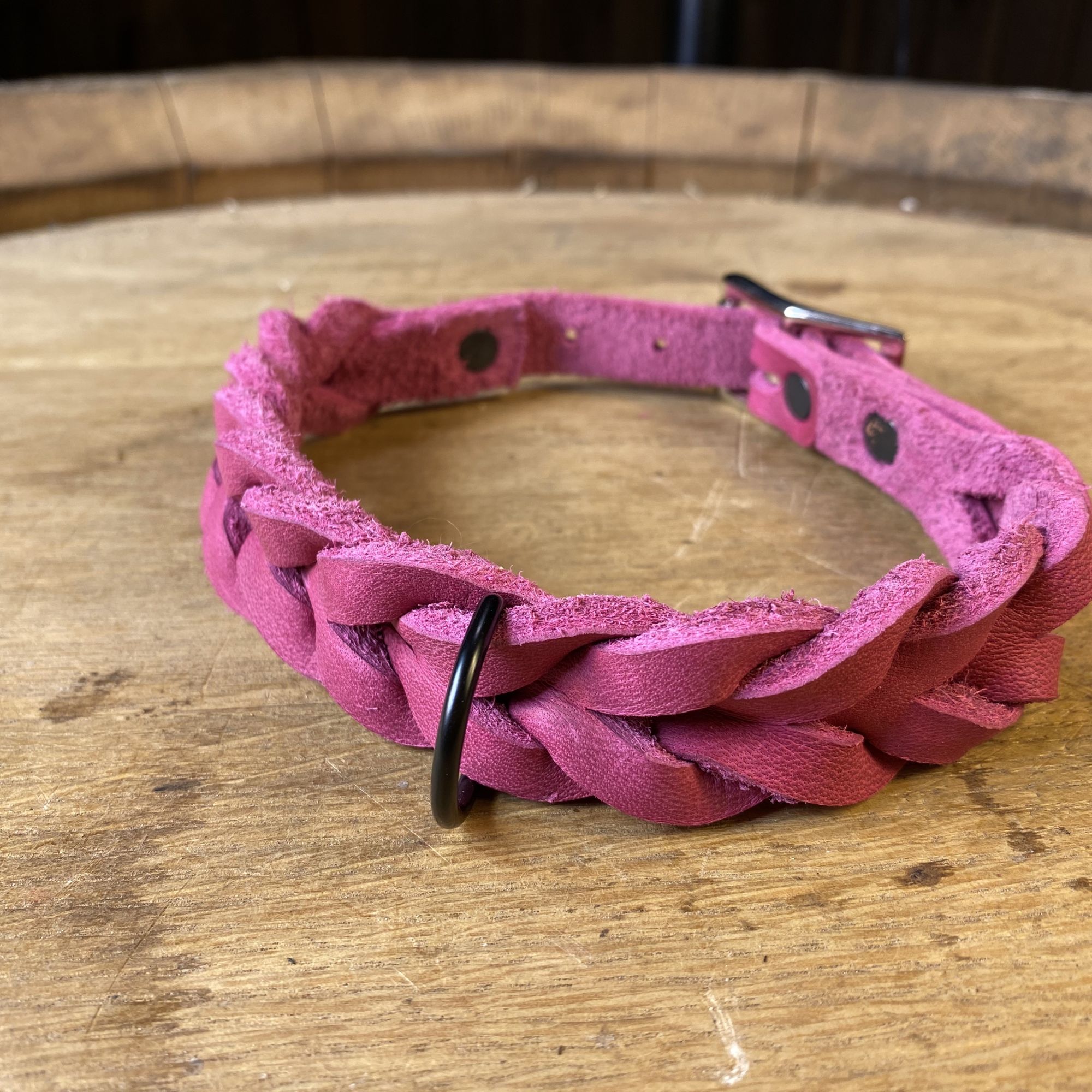 Hundehalsband aus Leder, geflochten