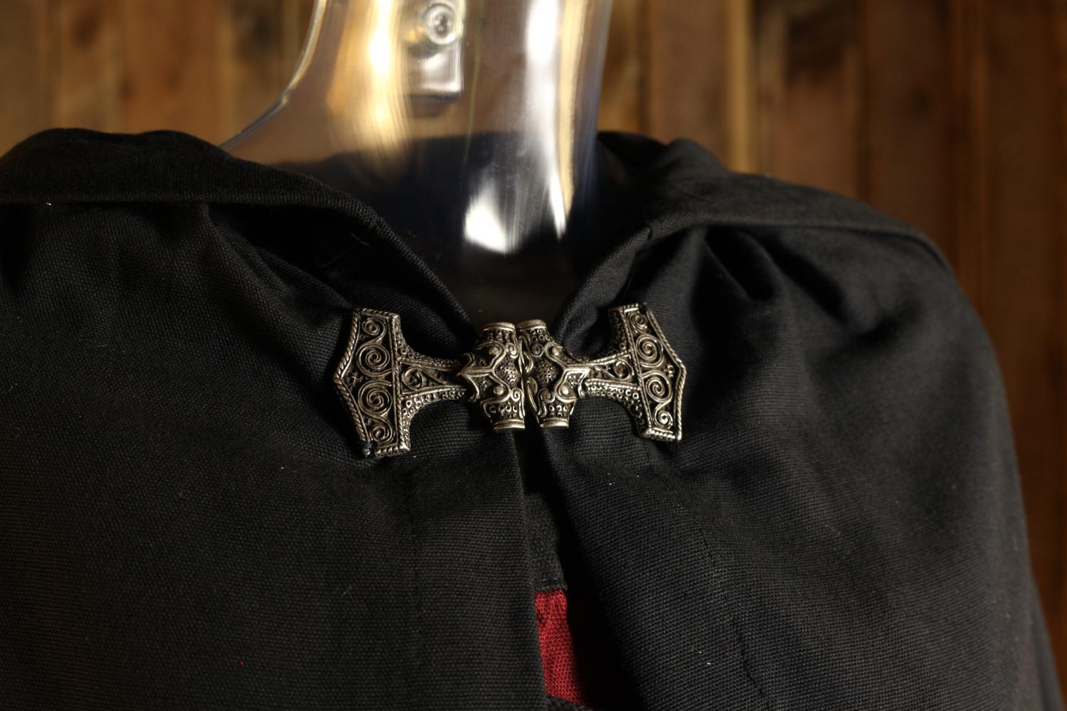 Cape mit Schließe Thors Hammer
