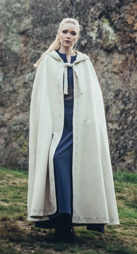 Umhang aus Wolle mit langer Kapuze und Stickerei