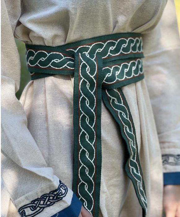 Stoffgürtel im Wikingerstil mit Stickerei
