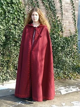 Umhang aus Wolle mit langer Kapuze und Stickerei