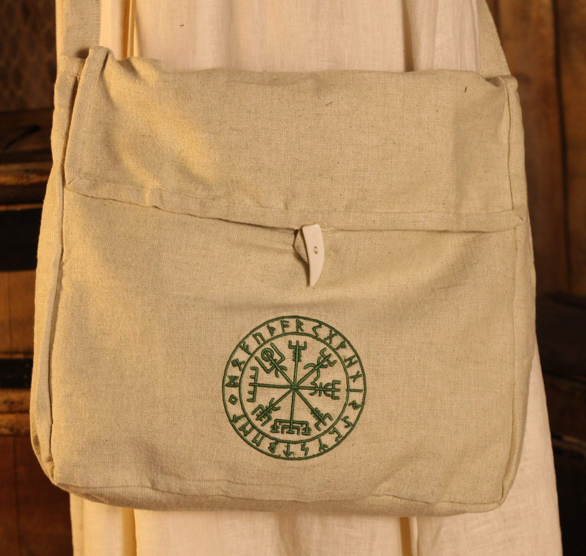 Mittelalterliche Tasche mit Wikinger-Kompass