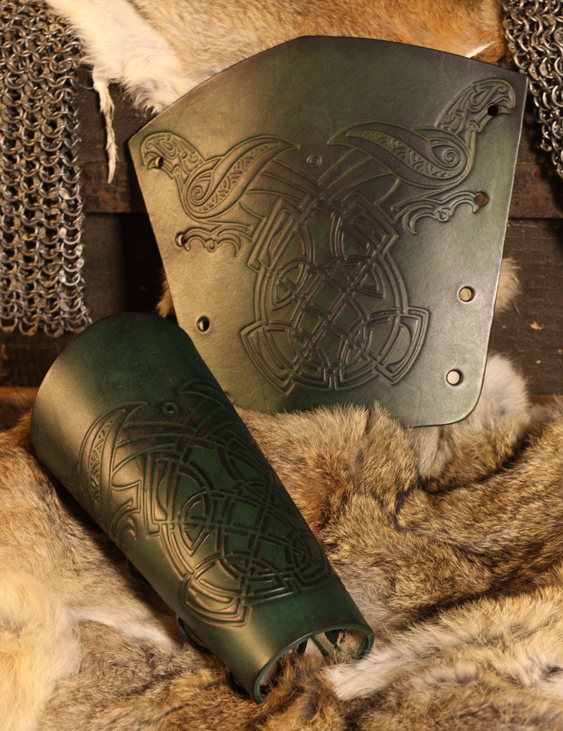 Leder-Armschienen Rabenprägung