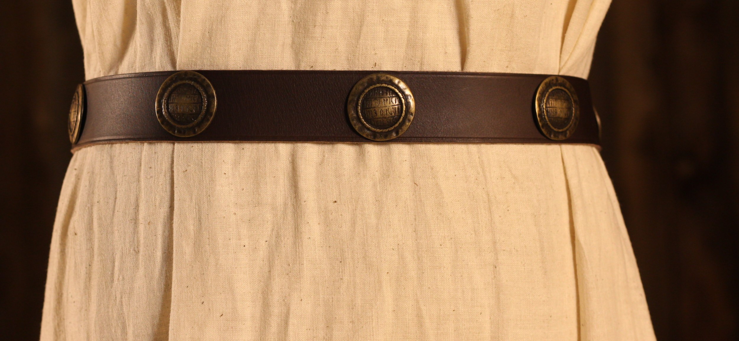 Langgürtel braun Runenschild