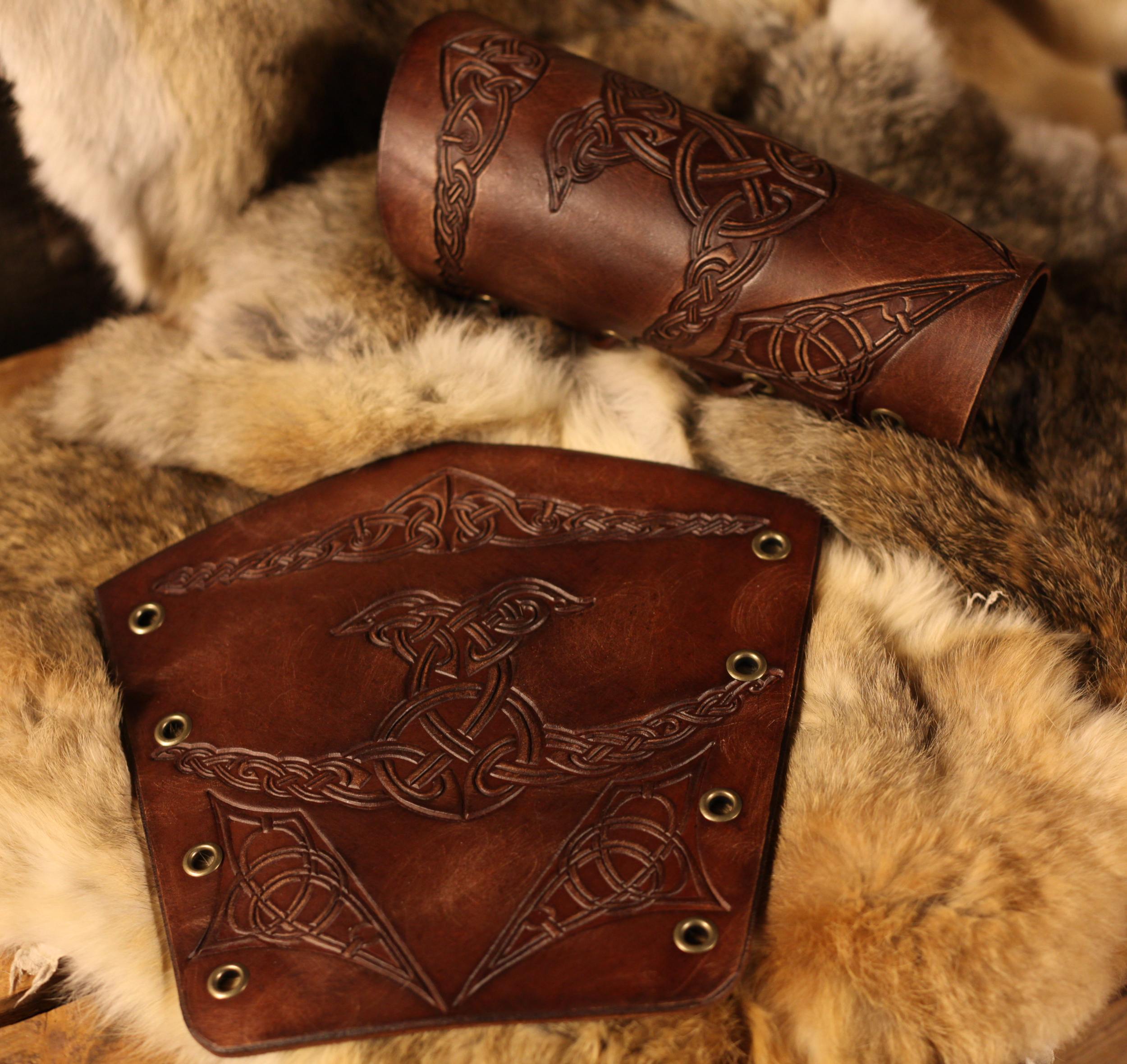 Leder-Armschienen mit Prägung