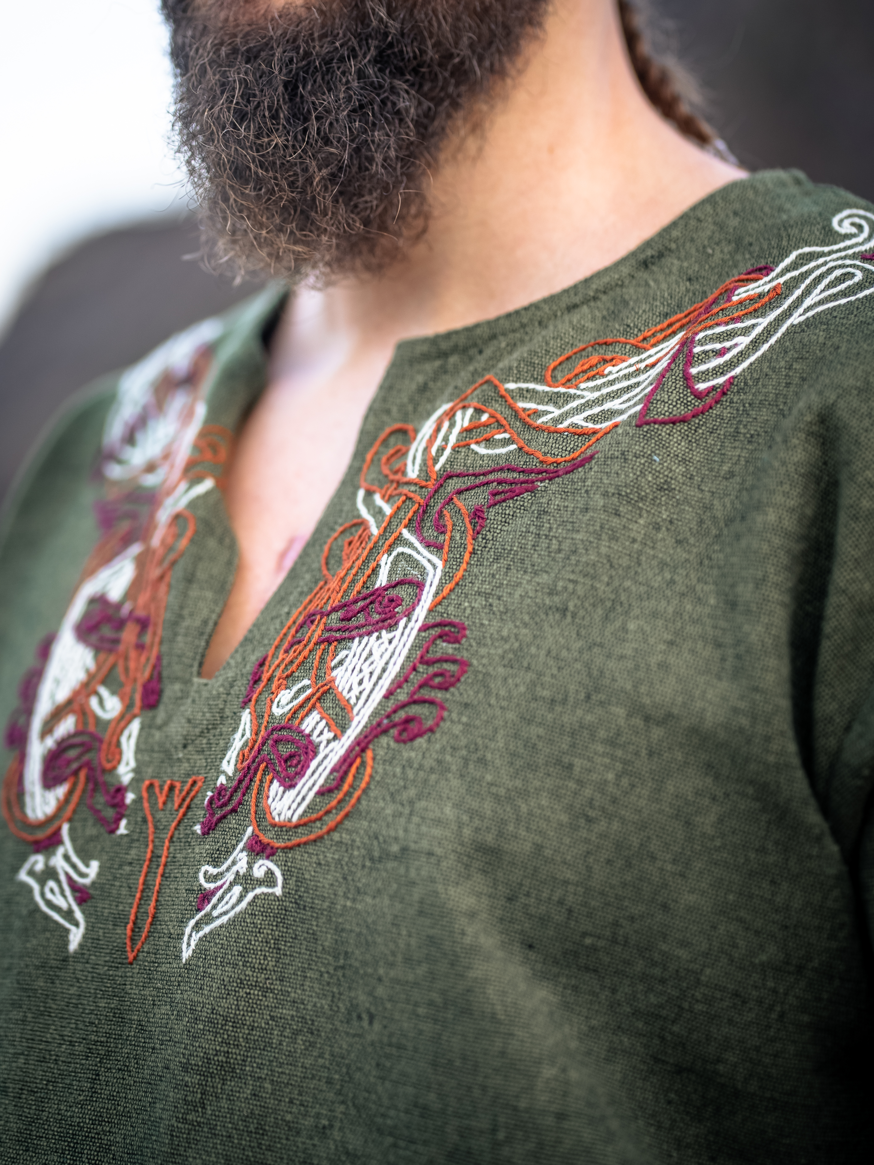 Grüne Wikinger-Tunika Snorri mit Handstickerei