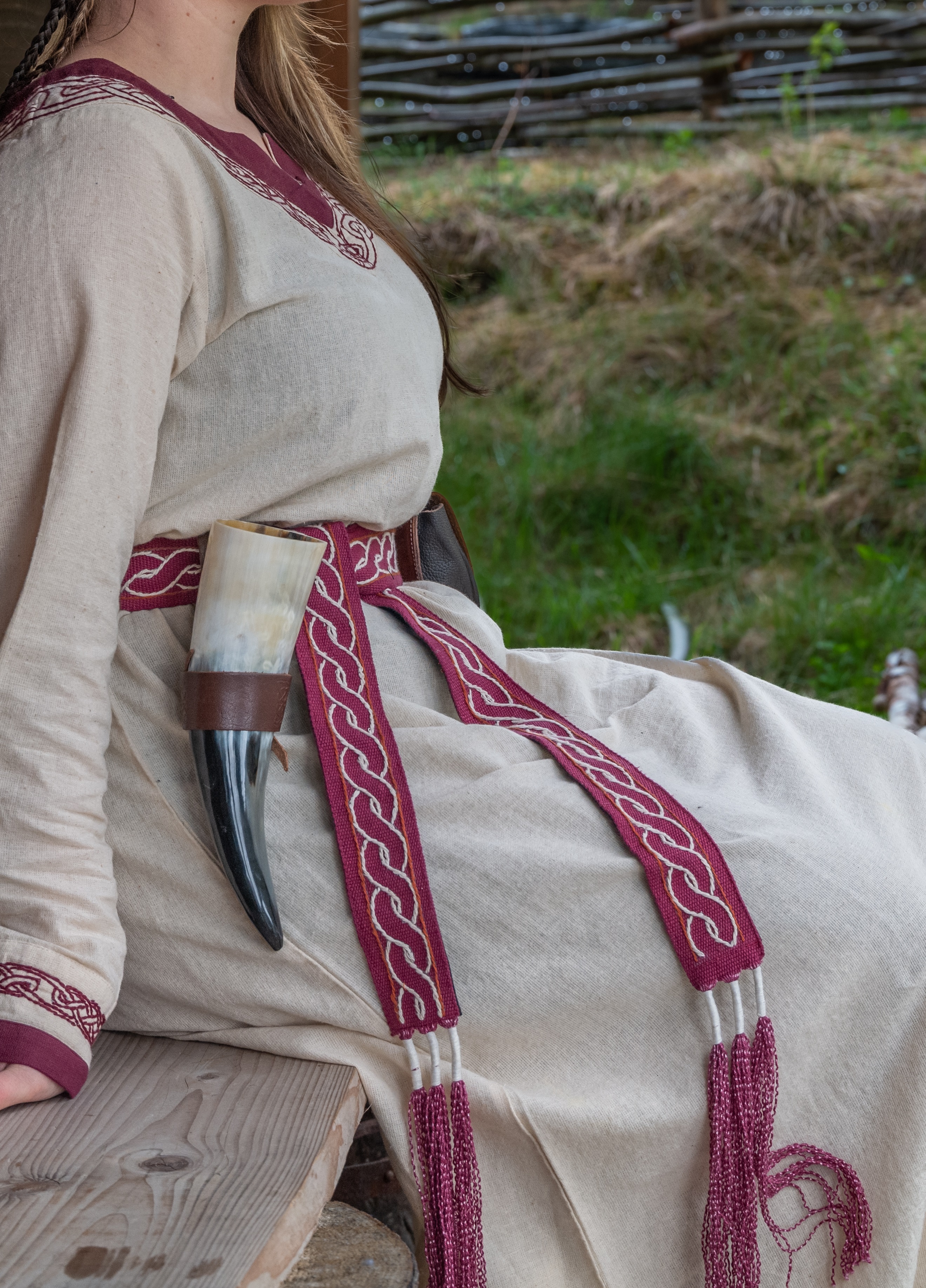 Stoffgürtel im Wikingerstil mit Stickerei