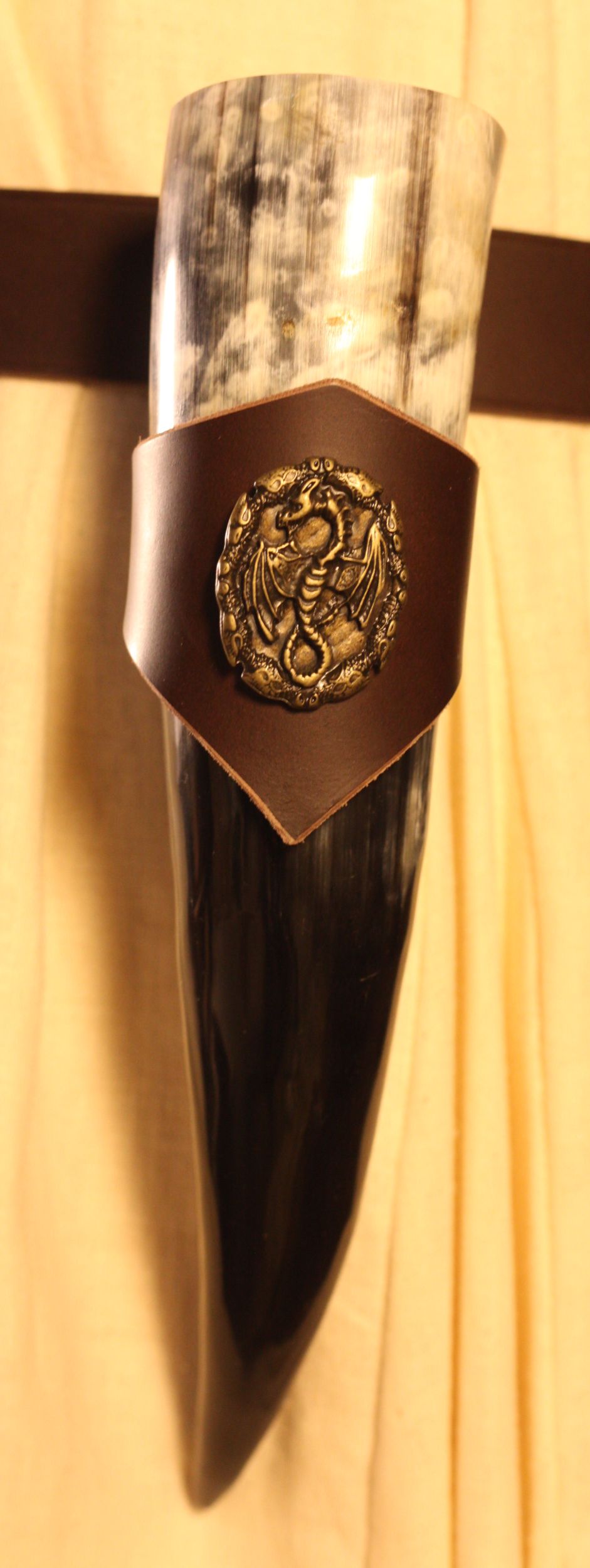 Trinkhorn mit Halter braun Drache ca. 300ml