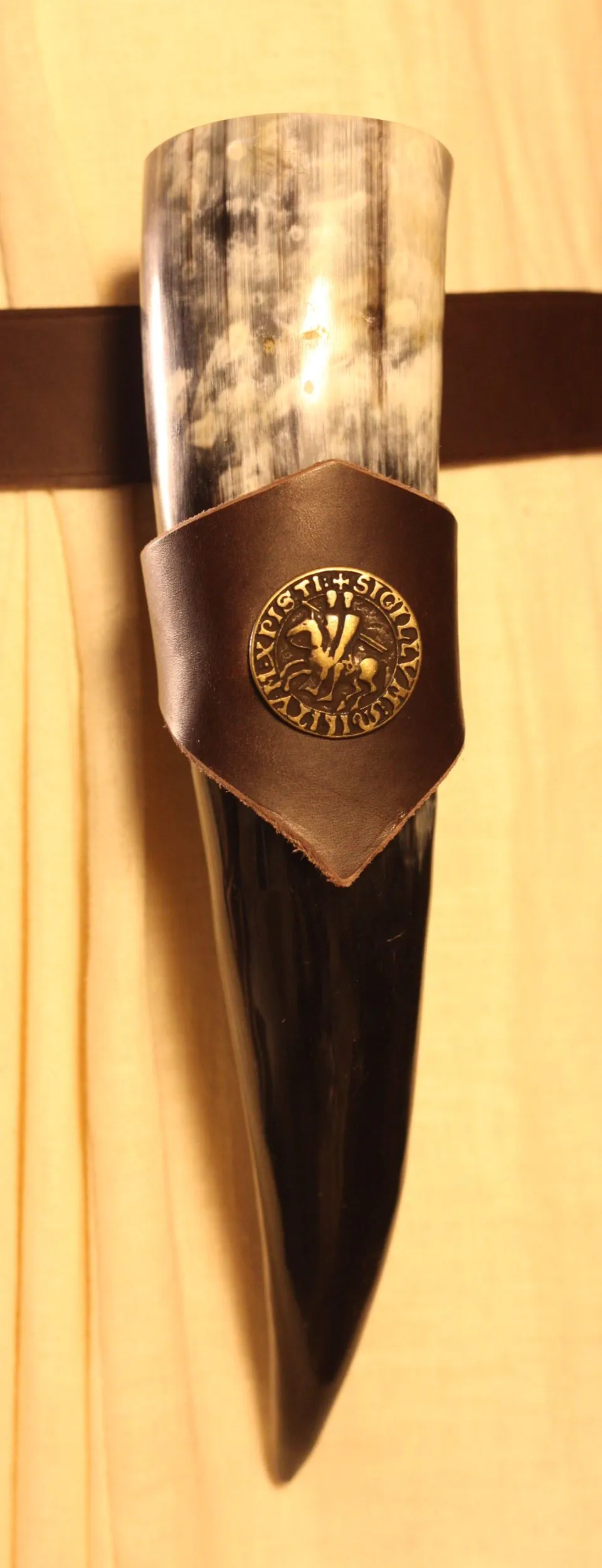 Trinkhorn mit Halter braun Tempelritter ca. 300ml