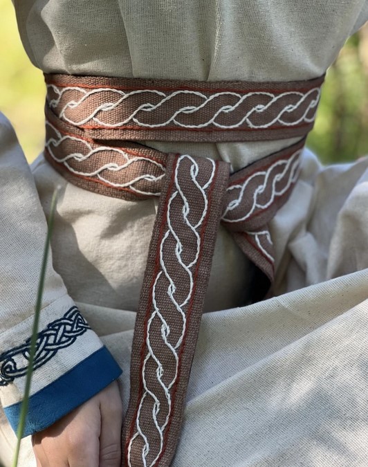 Stoffgürtel im Wikingerstil mit Stickerei
