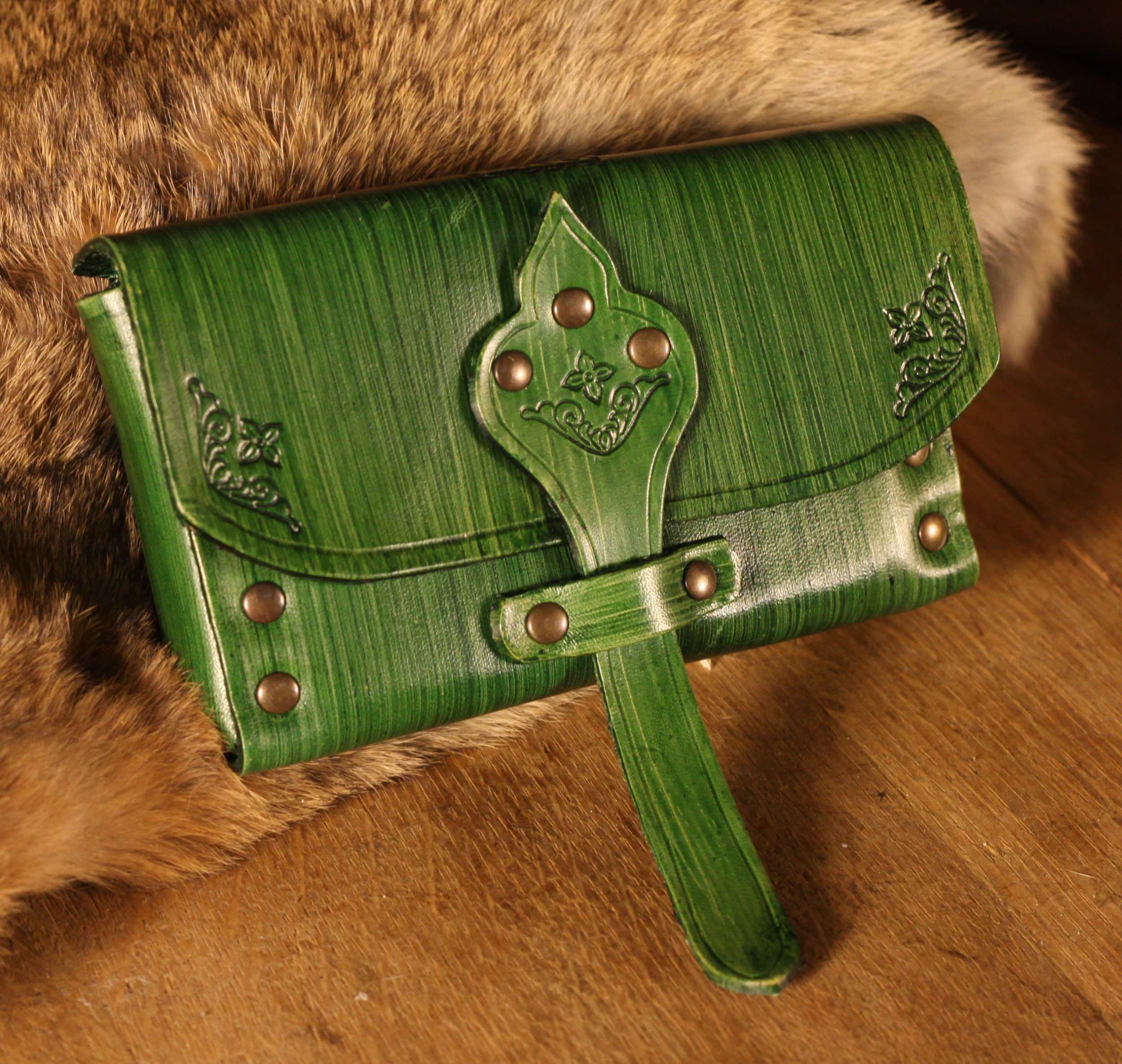 Verzierte Ledertasche