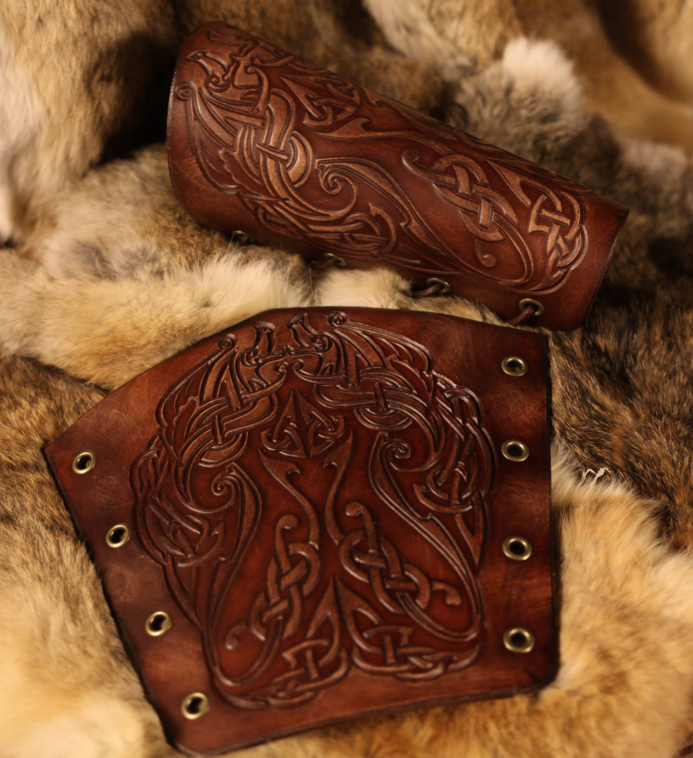 Leder-Armschienen Drachenprägung