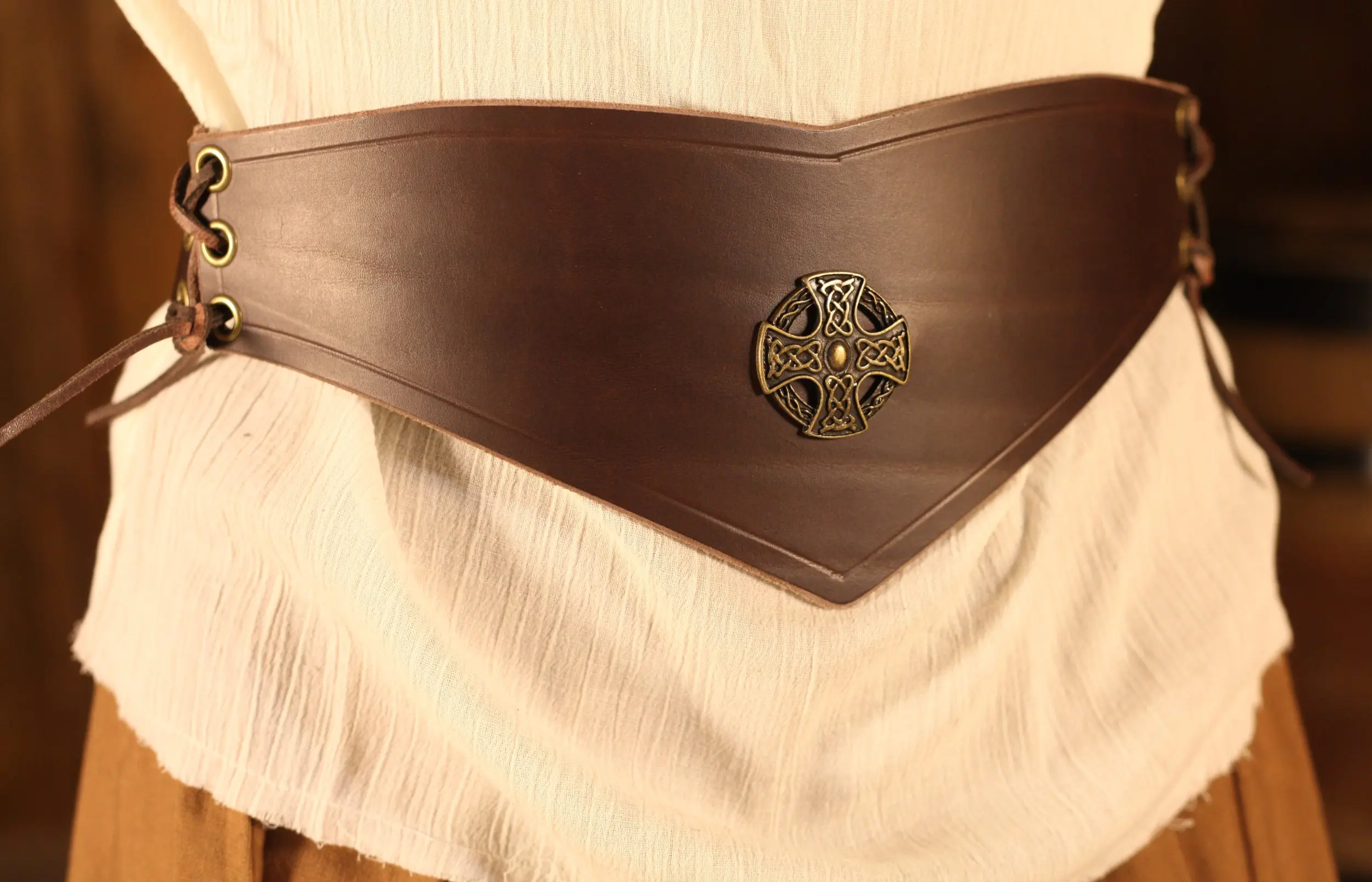 Miedergürtel mit Zierniete Keltenkreuz